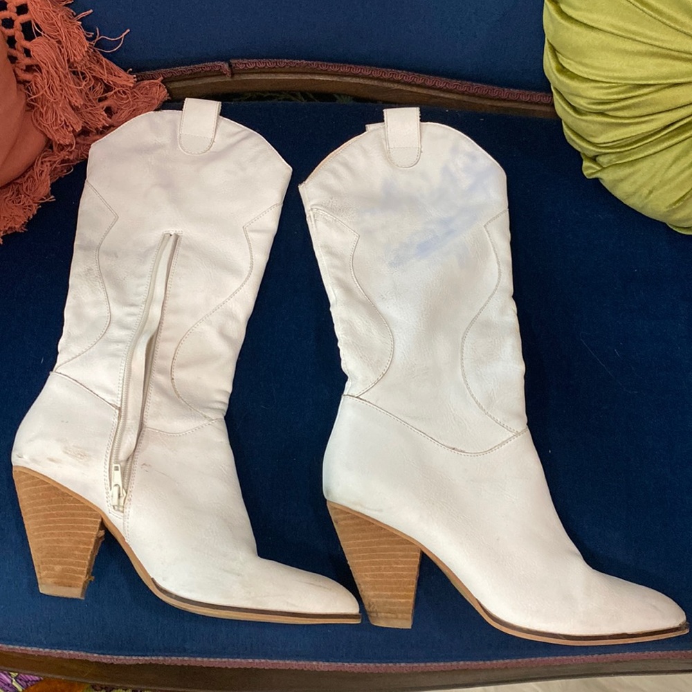 Size 8 white zip up boots